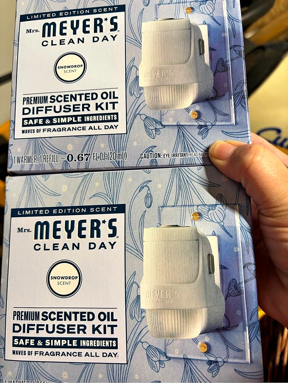 Mrs. Meyer's Clean Day Snowdrop Premium Scented Oil Diffuser Kit Snowdrop